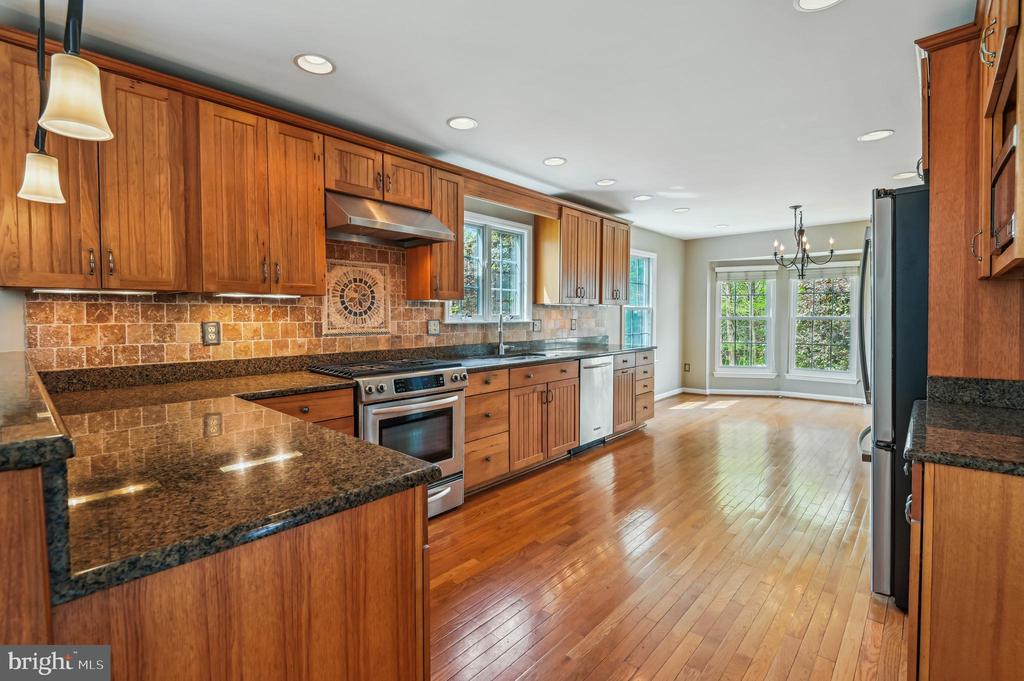 8611 Honeysuckle Ct
