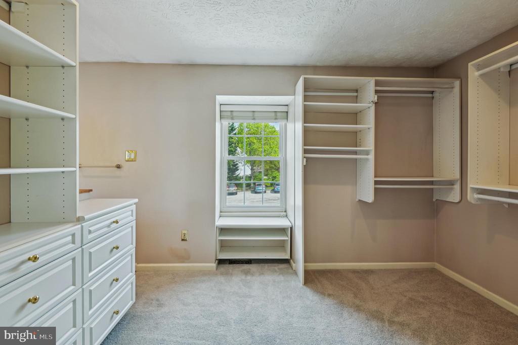 8611 Honeysuckle Ct