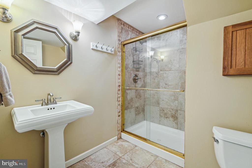8611 Honeysuckle Ct