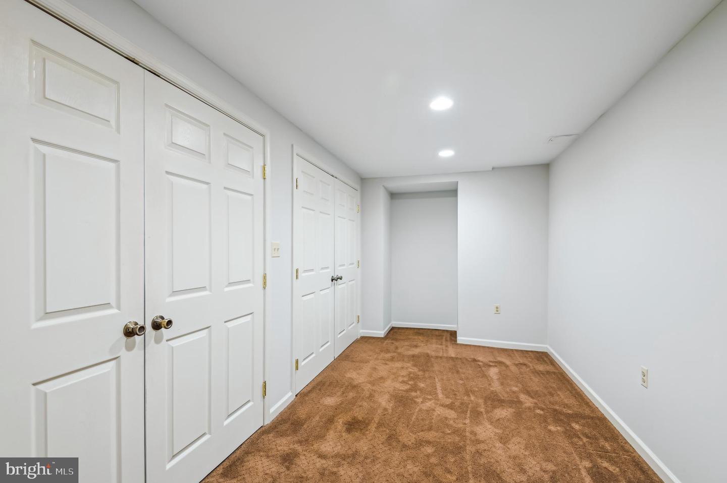 8611 Honeysuckle Ct