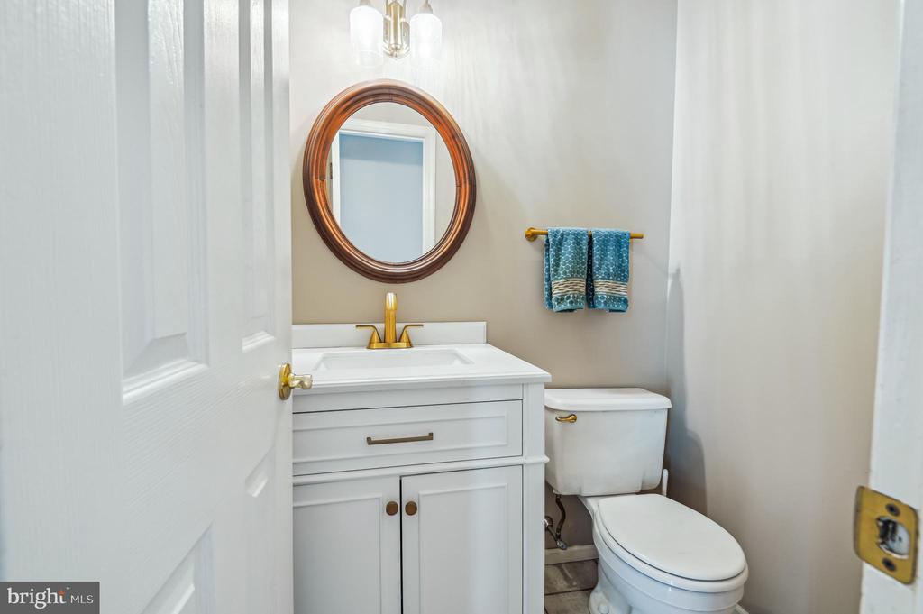 8611 Honeysuckle Ct