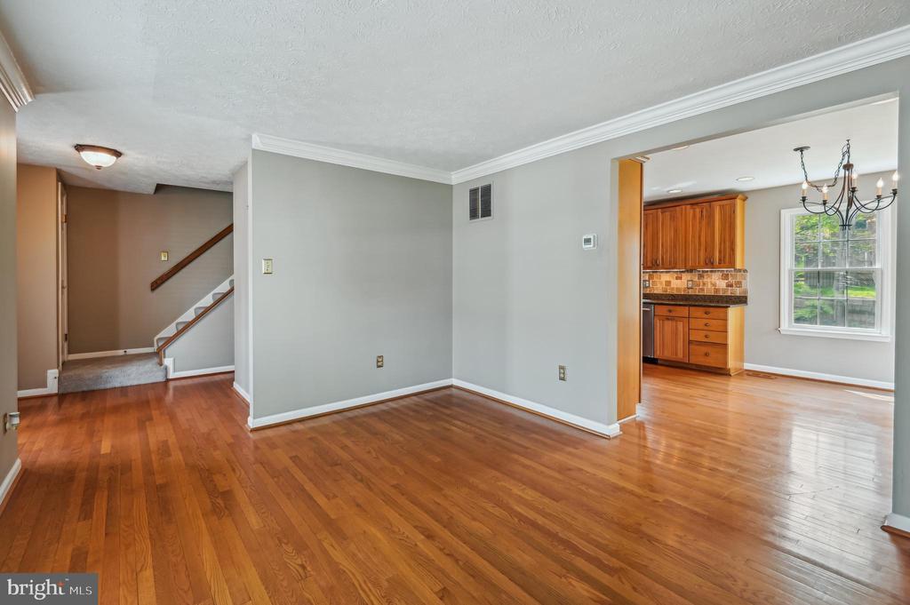 8611 Honeysuckle Ct