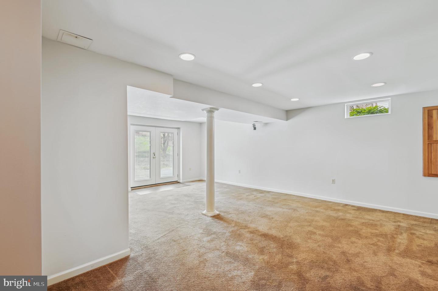 8611 Honeysuckle Ct