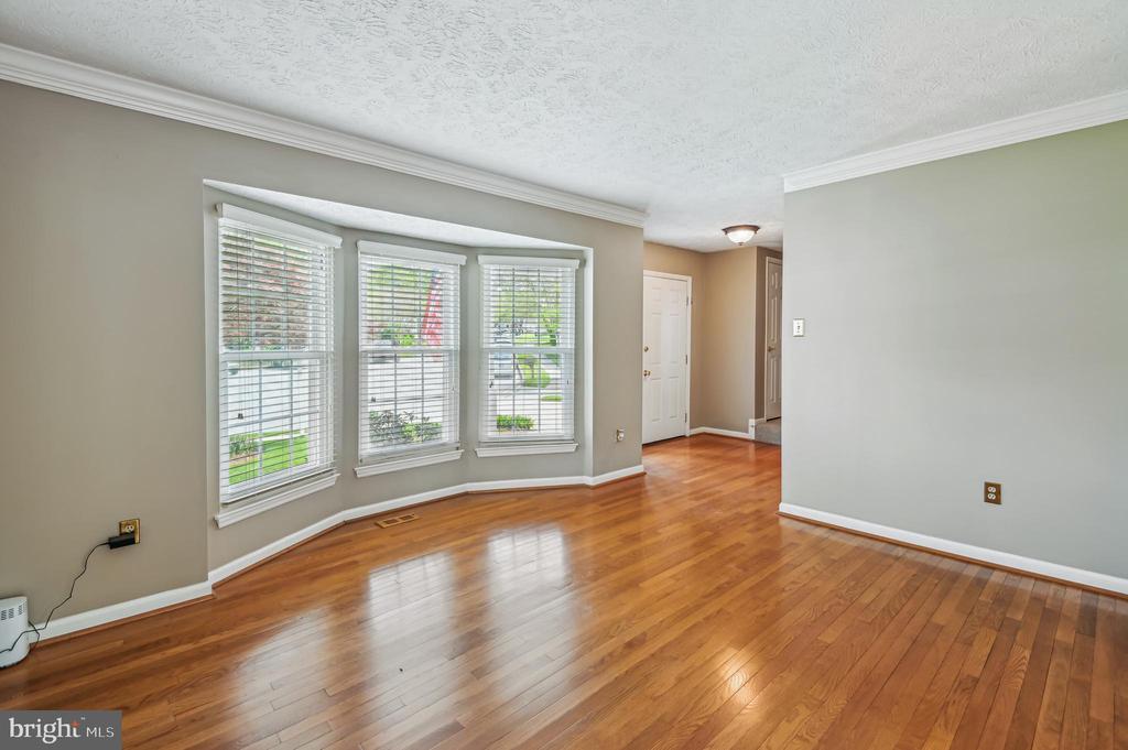 8611 Honeysuckle Ct