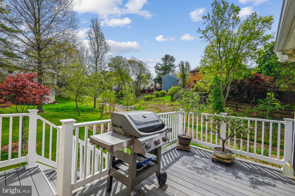 8611 Honeysuckle Ct