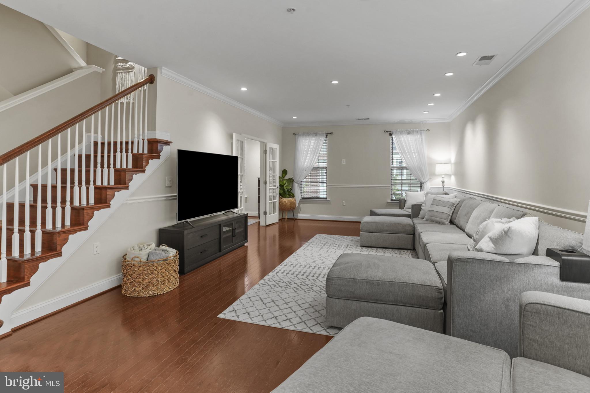 11249-2 Chase St #100