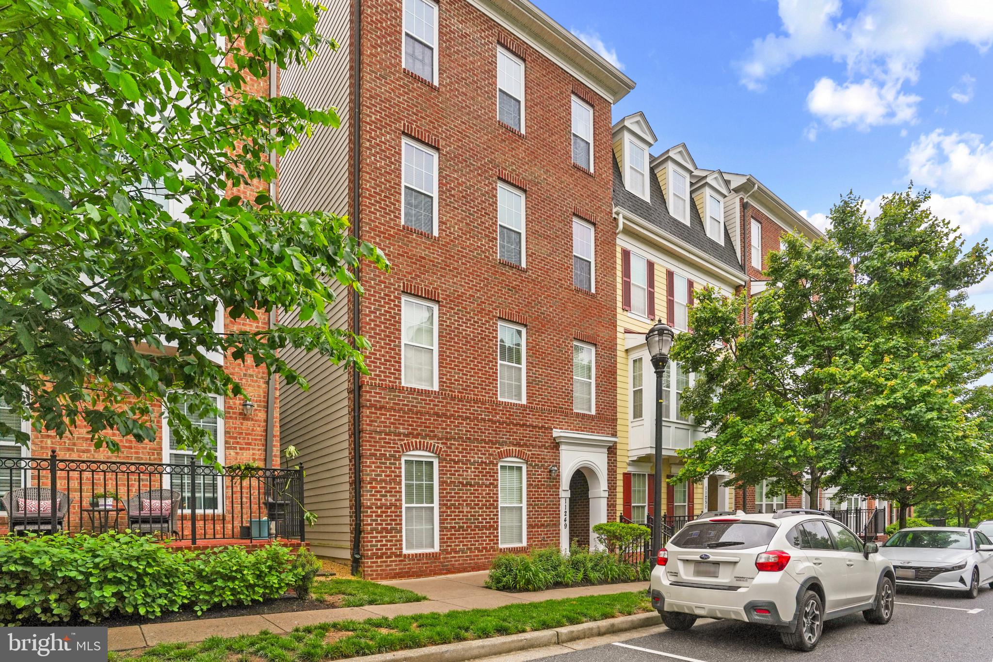 11249-2 Chase St #100