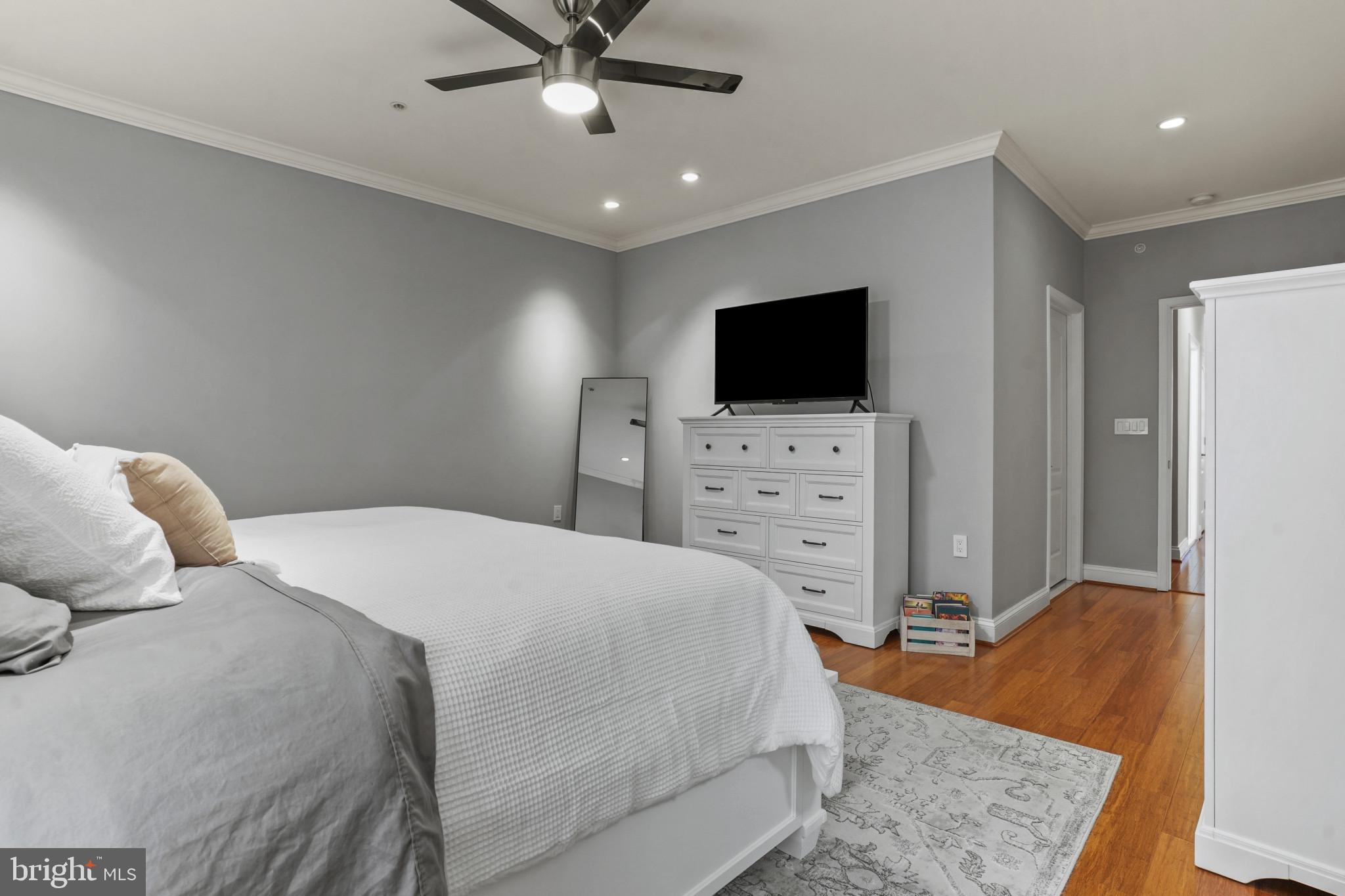 11249-2 Chase St #100