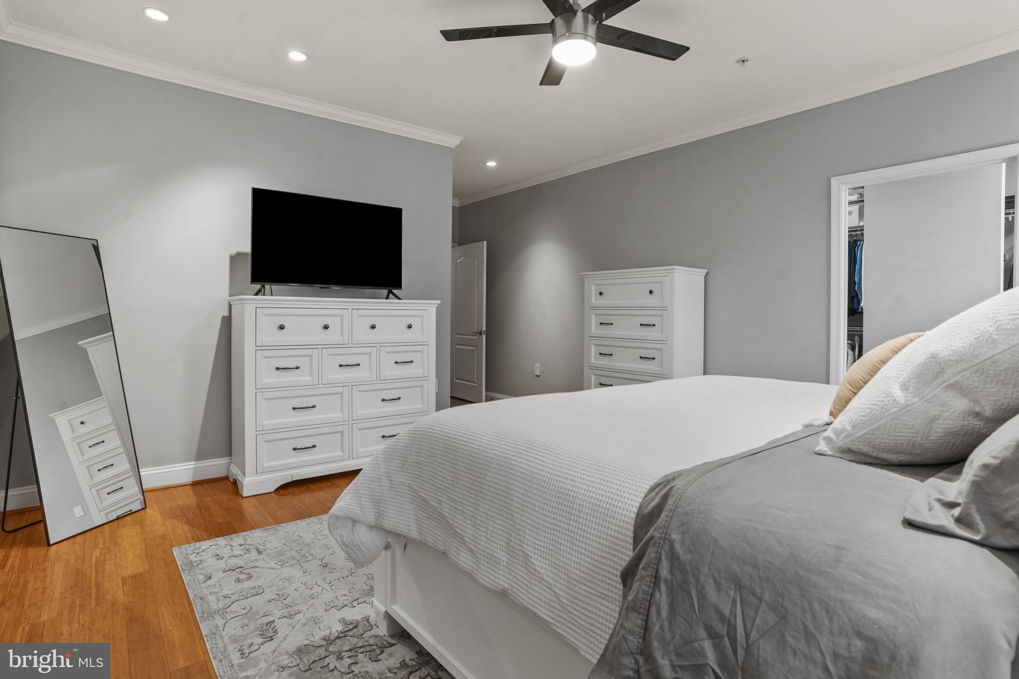 11249-2 Chase St #100