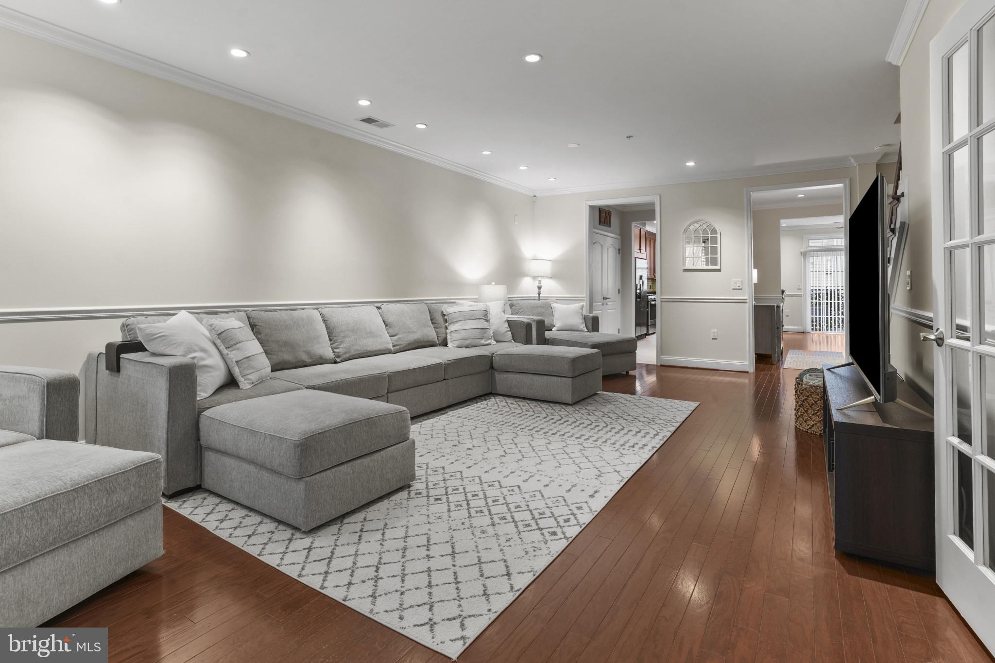 11249-2 Chase St #100