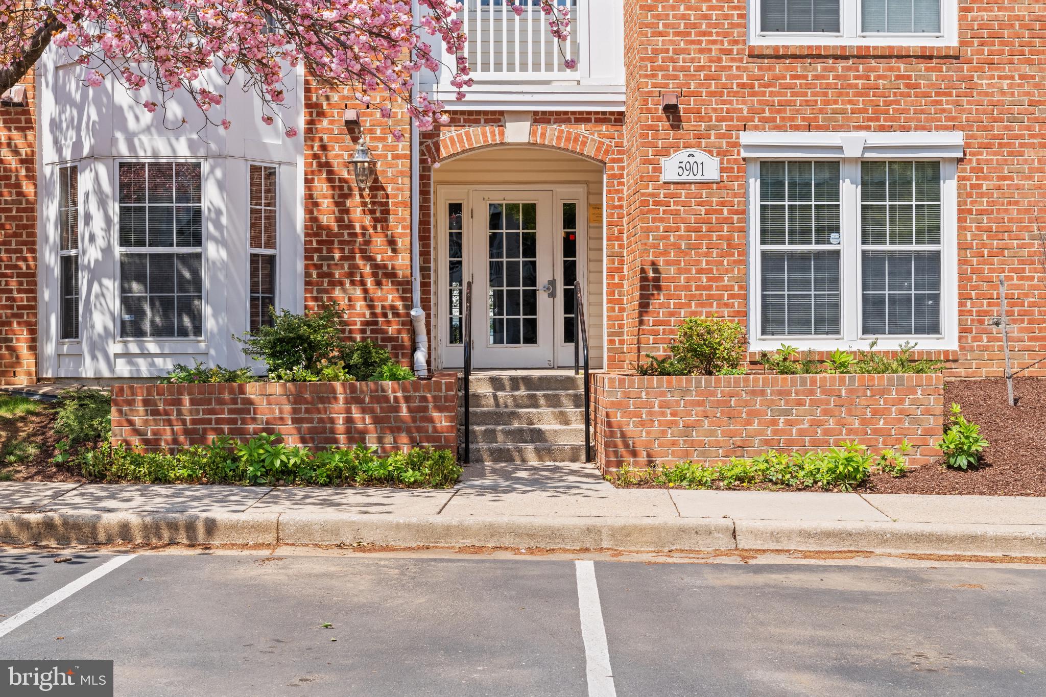 5901 Millrace Ct #H-103