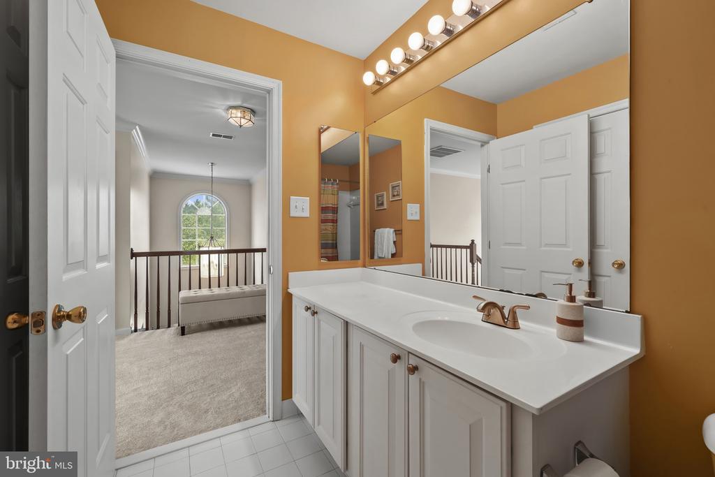 5238 Tiyana Ct