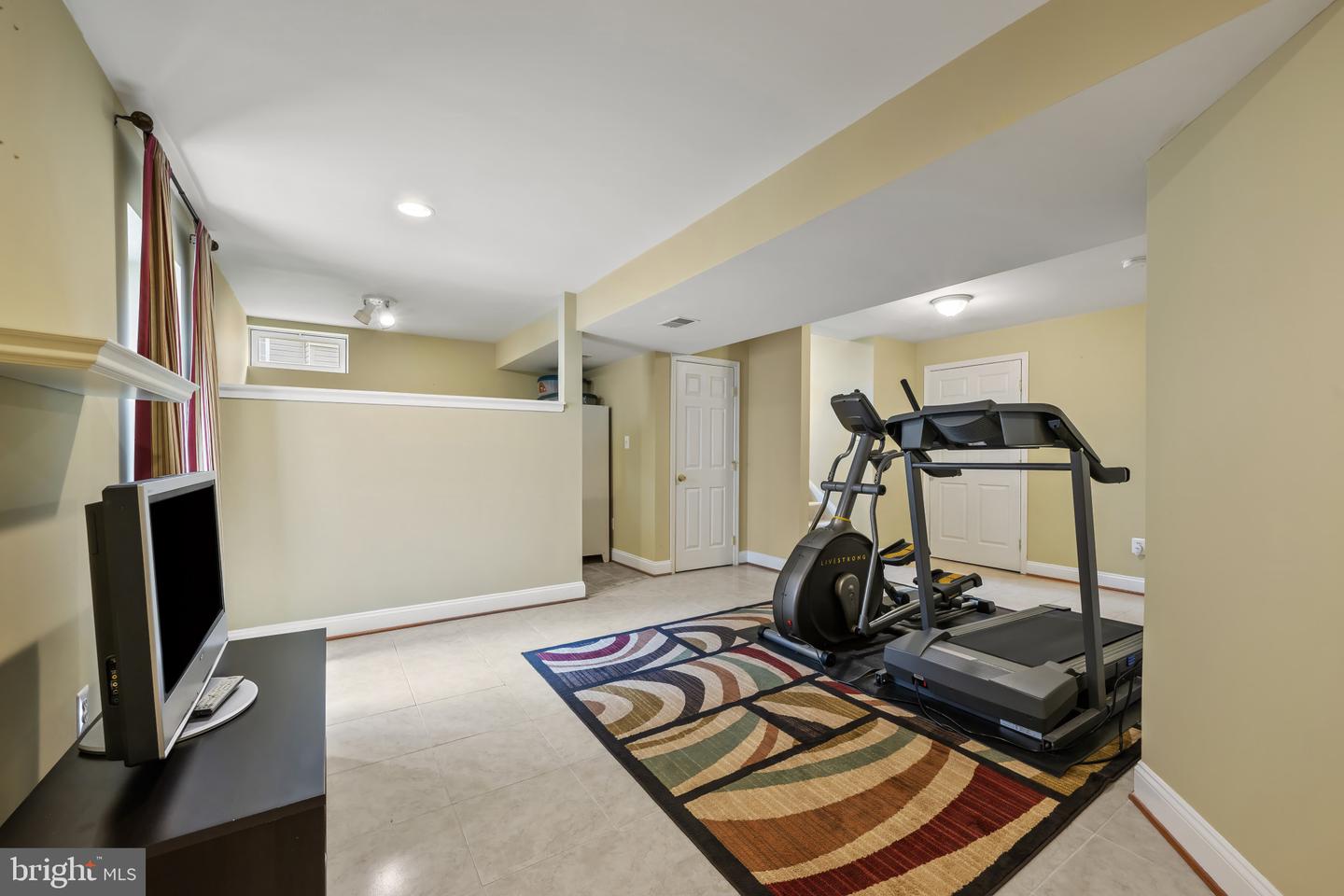 5238 Tiyana Ct