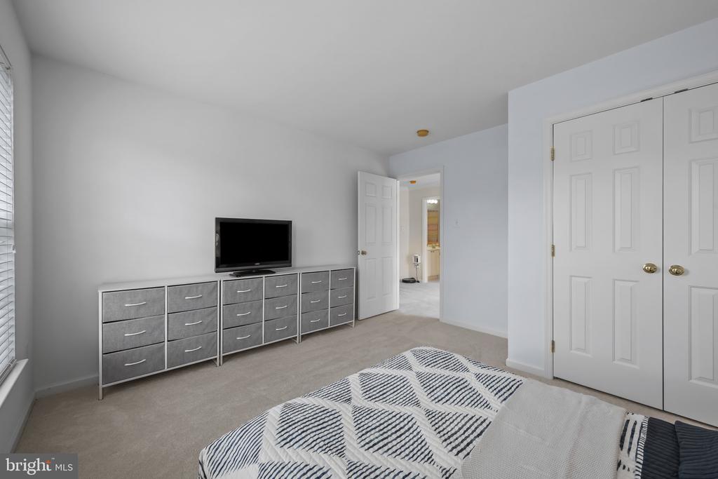5238 Tiyana Ct