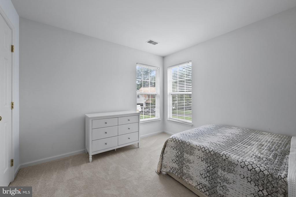 5238 Tiyana Ct