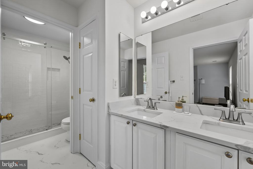 5238 Tiyana Ct