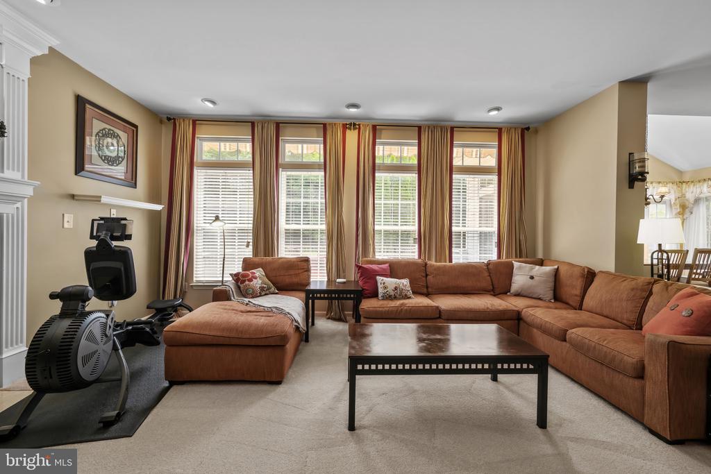 5238 Tiyana Ct