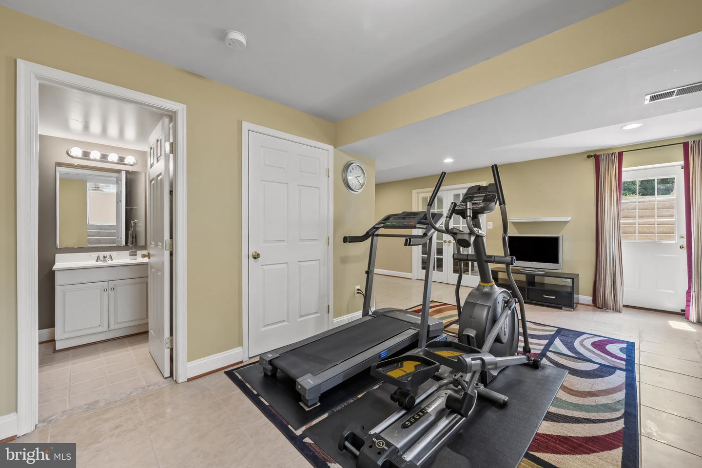 5238 Tiyana Ct