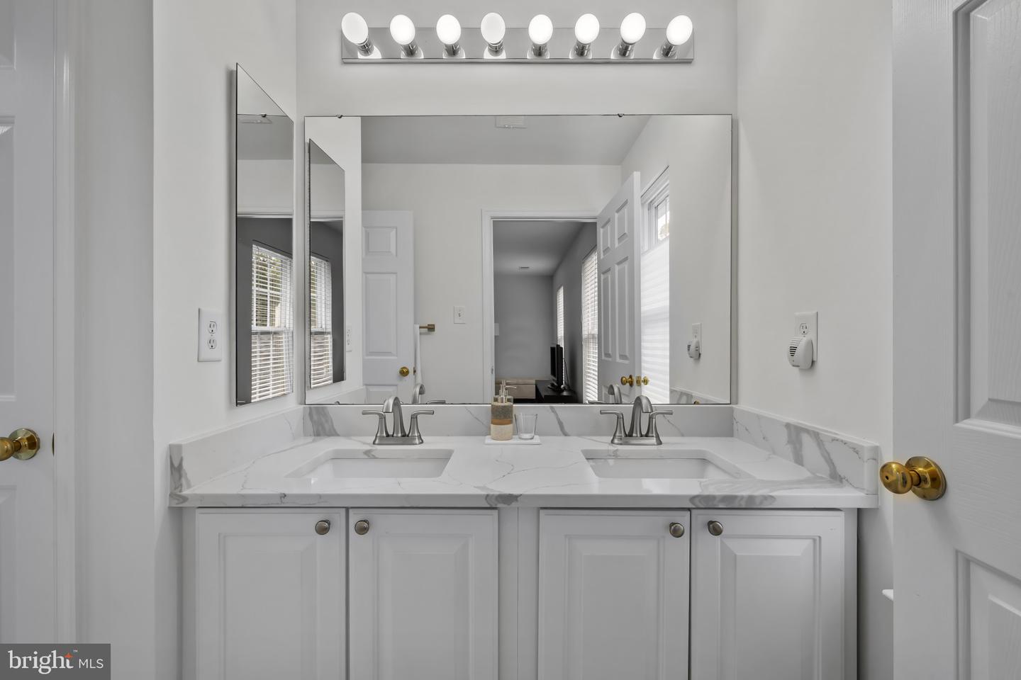5238 Tiyana Ct