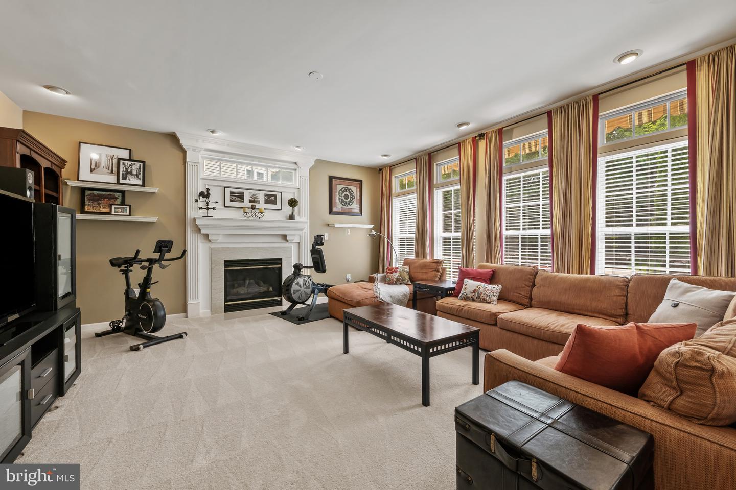 5238 Tiyana Ct