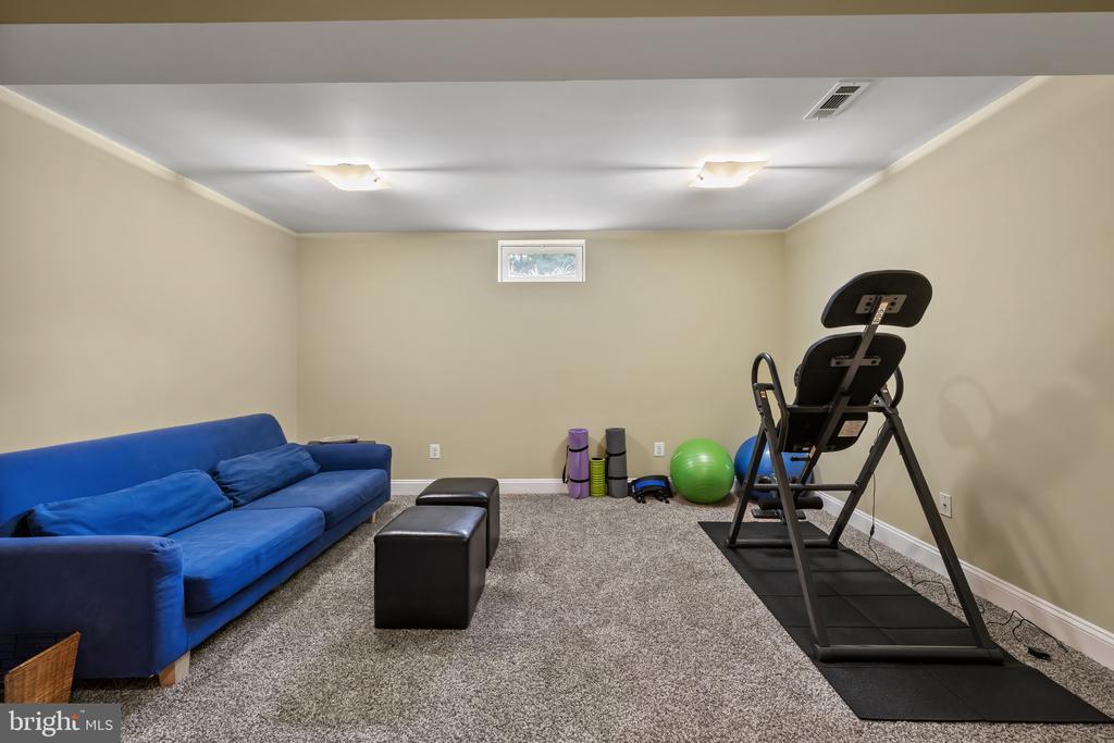 5238 Tiyana Ct