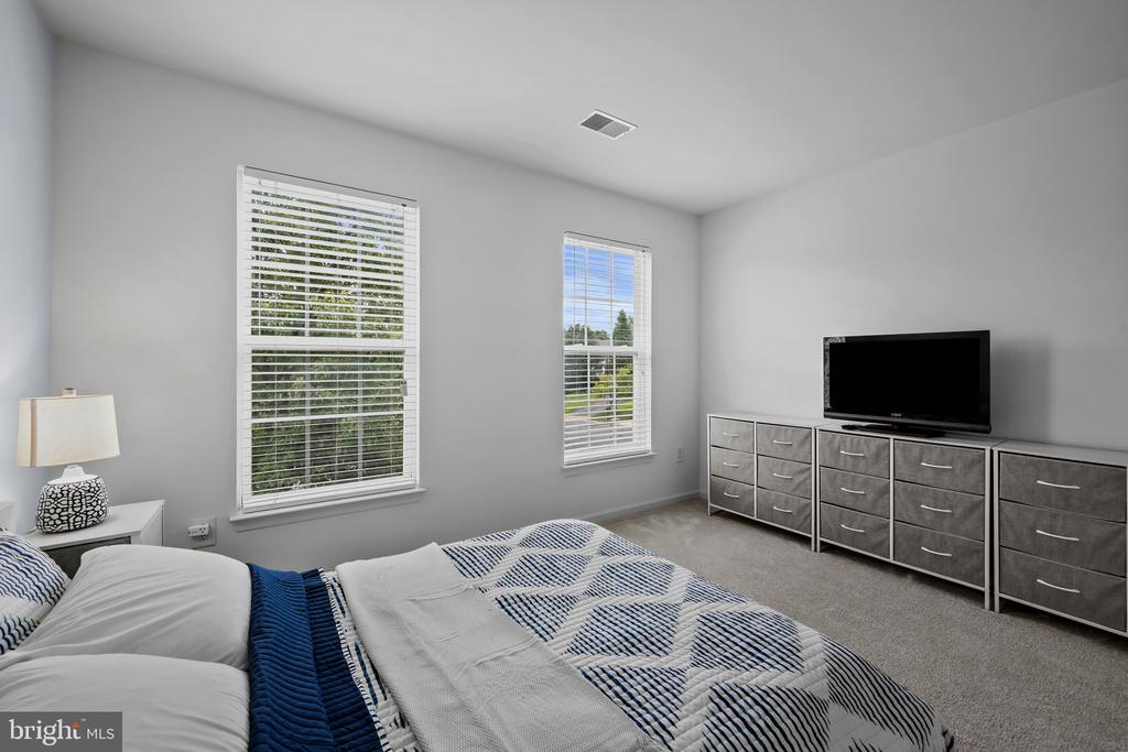 5238 Tiyana Ct