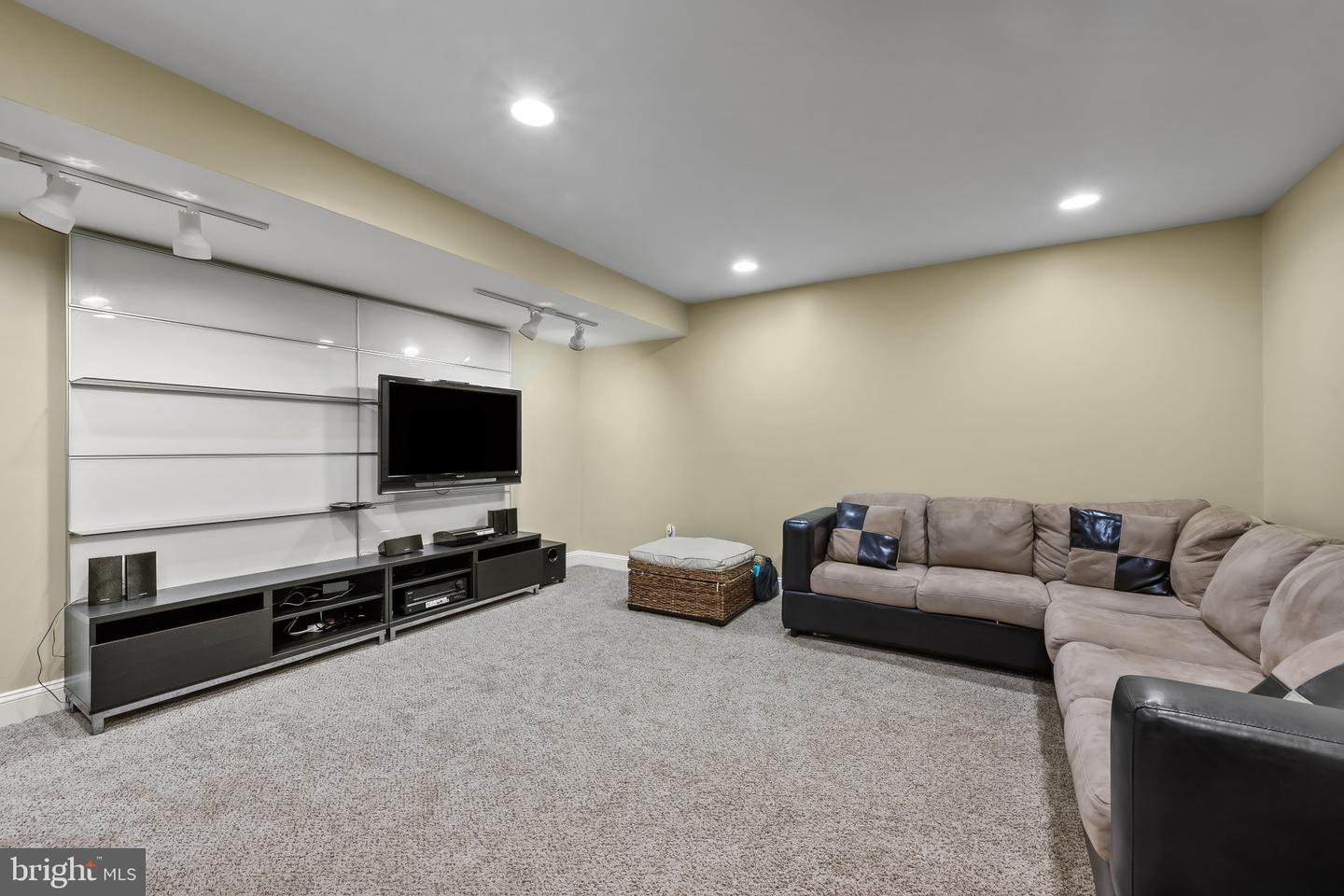 5238 Tiyana Ct