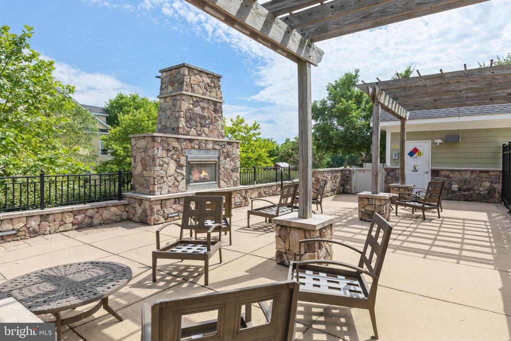 5983 GLEN WILLOW WAY