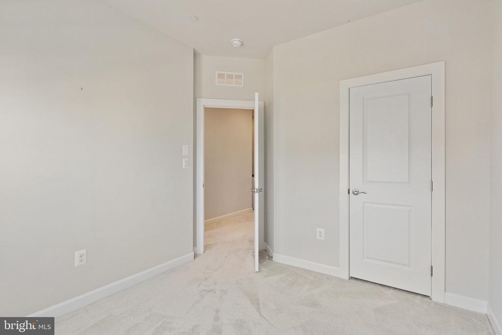 5983 GLEN WILLOW WAY