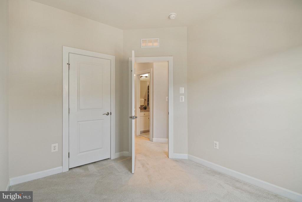5983 GLEN WILLOW WAY
