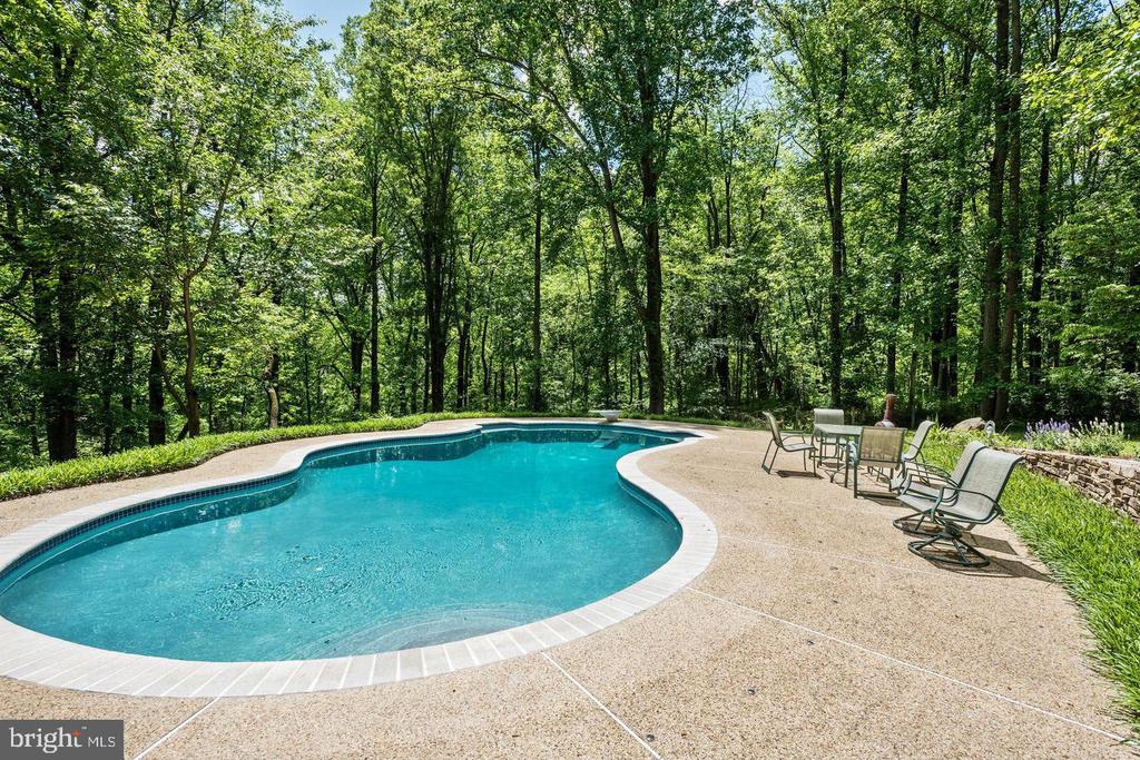 619 SIDELING COURT