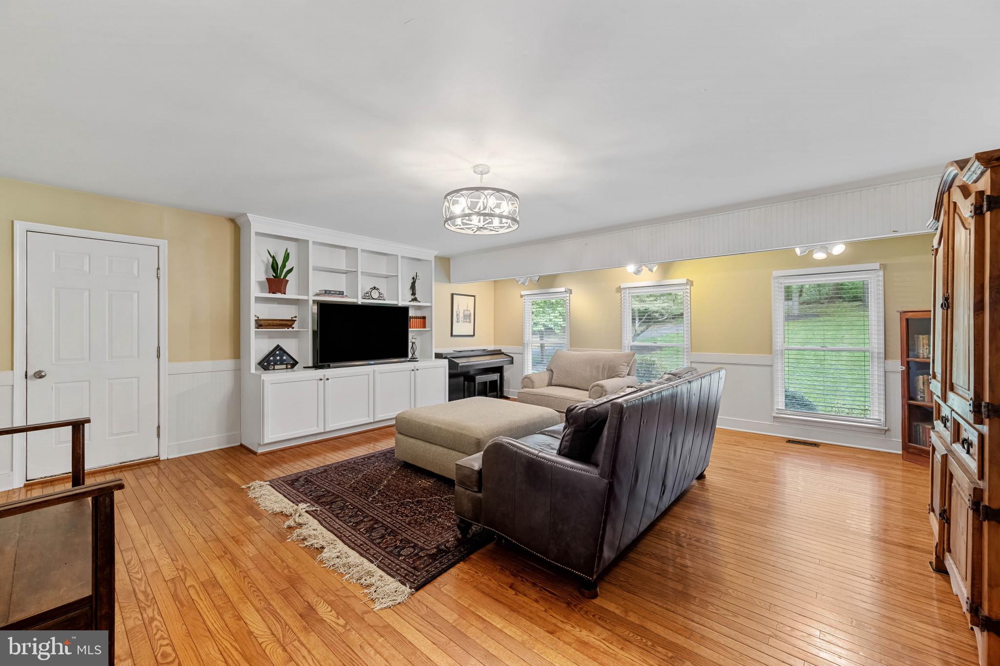 619 SIDELING COURT