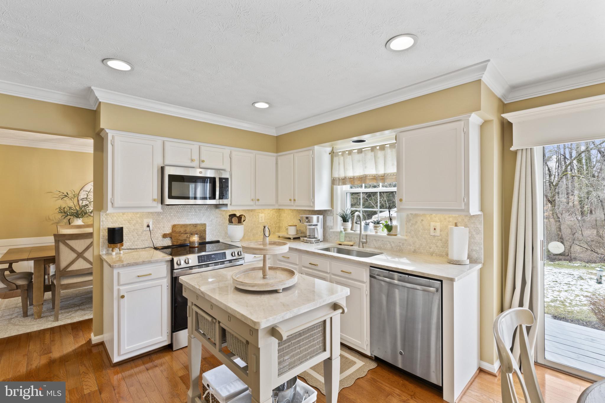 6727 BURNBRIDGE HUNT COURT