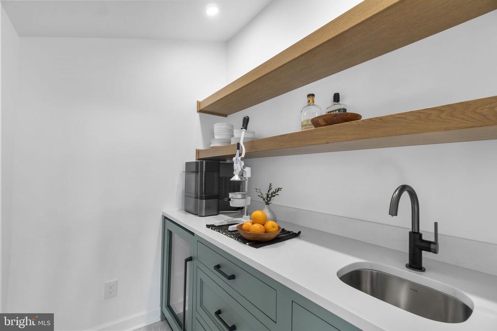 10202 SUNWAY TERRACE