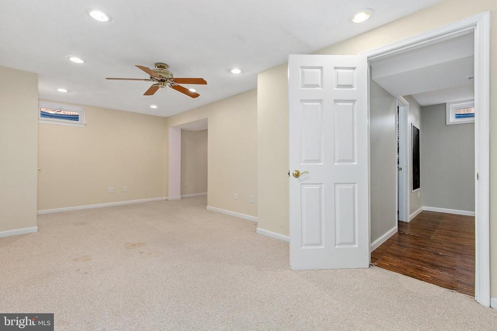 6465 WESLEY LANE