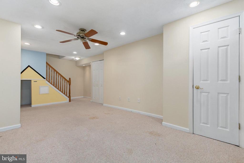 6465 WESLEY LANE