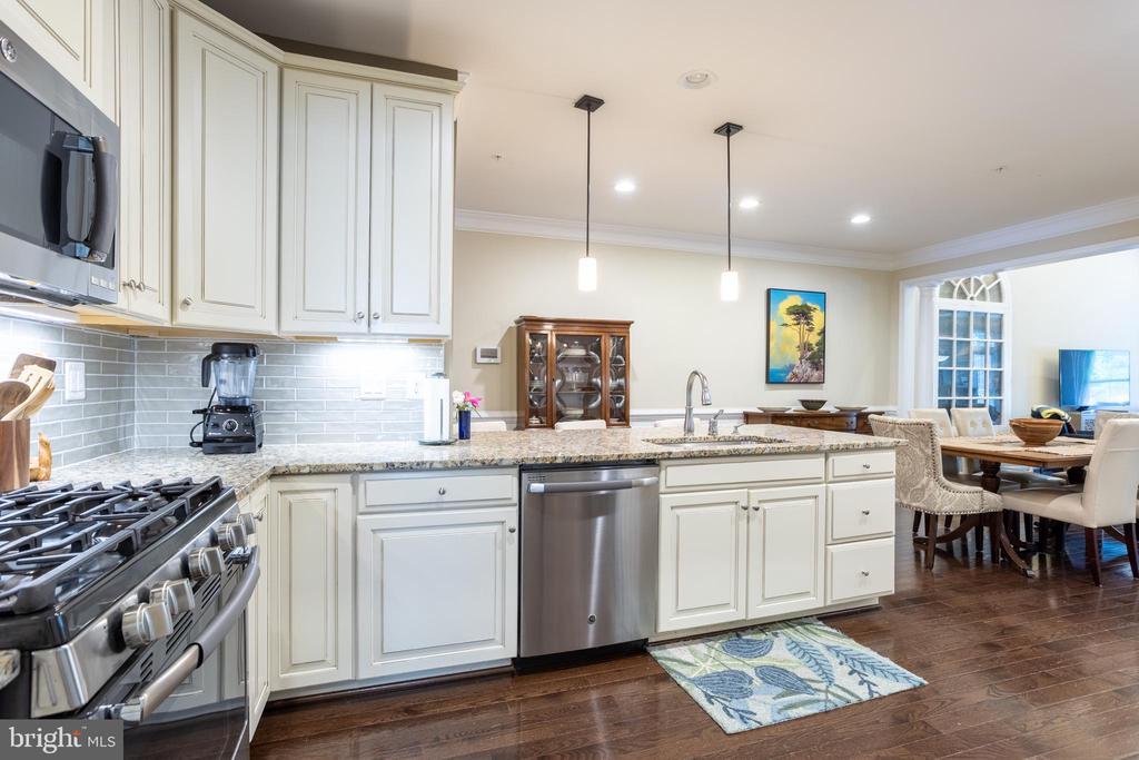 6486 PARK FOREST CIRCLE