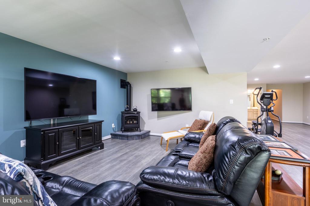 6486 PARK FOREST CIRCLE