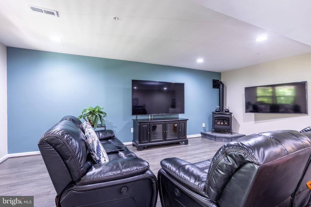 6486 PARK FOREST CIRCLE