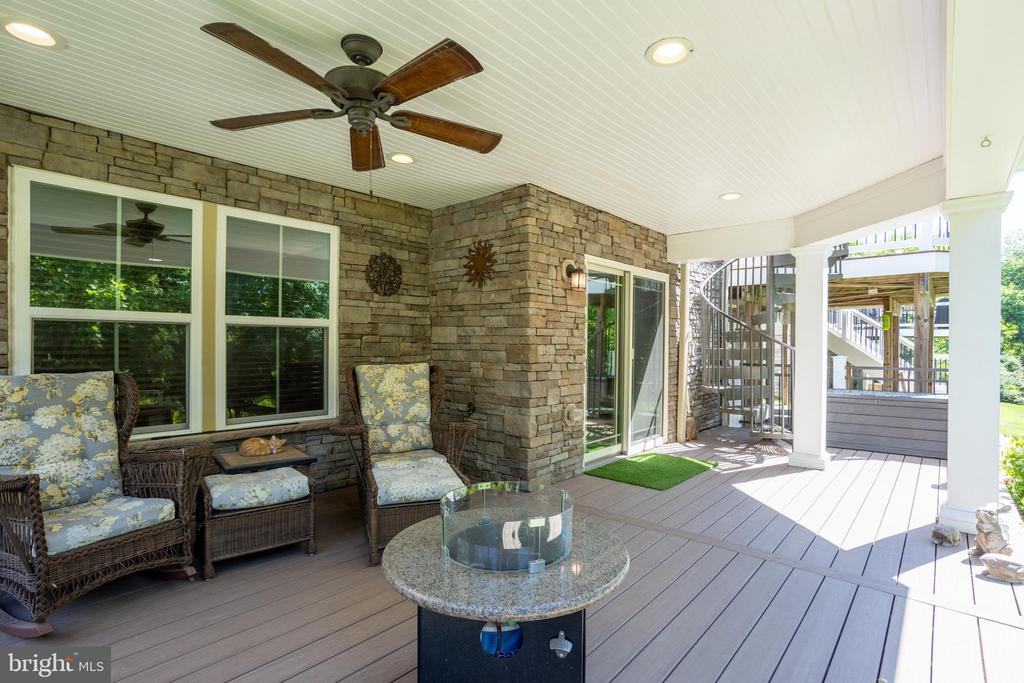 6486 PARK FOREST CIRCLE