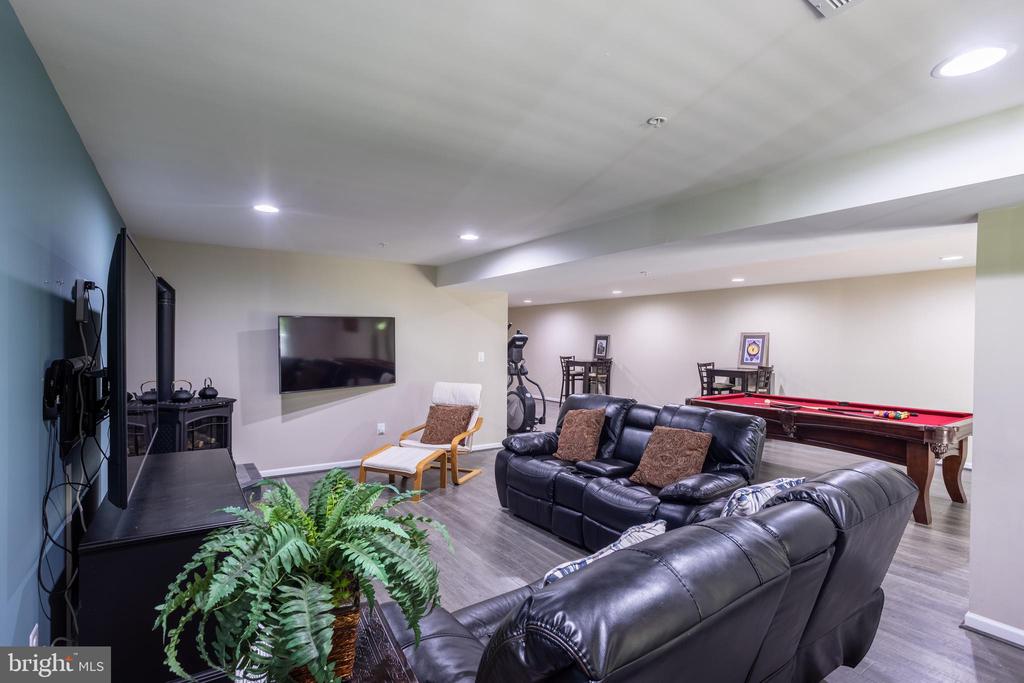 6486 PARK FOREST CIRCLE