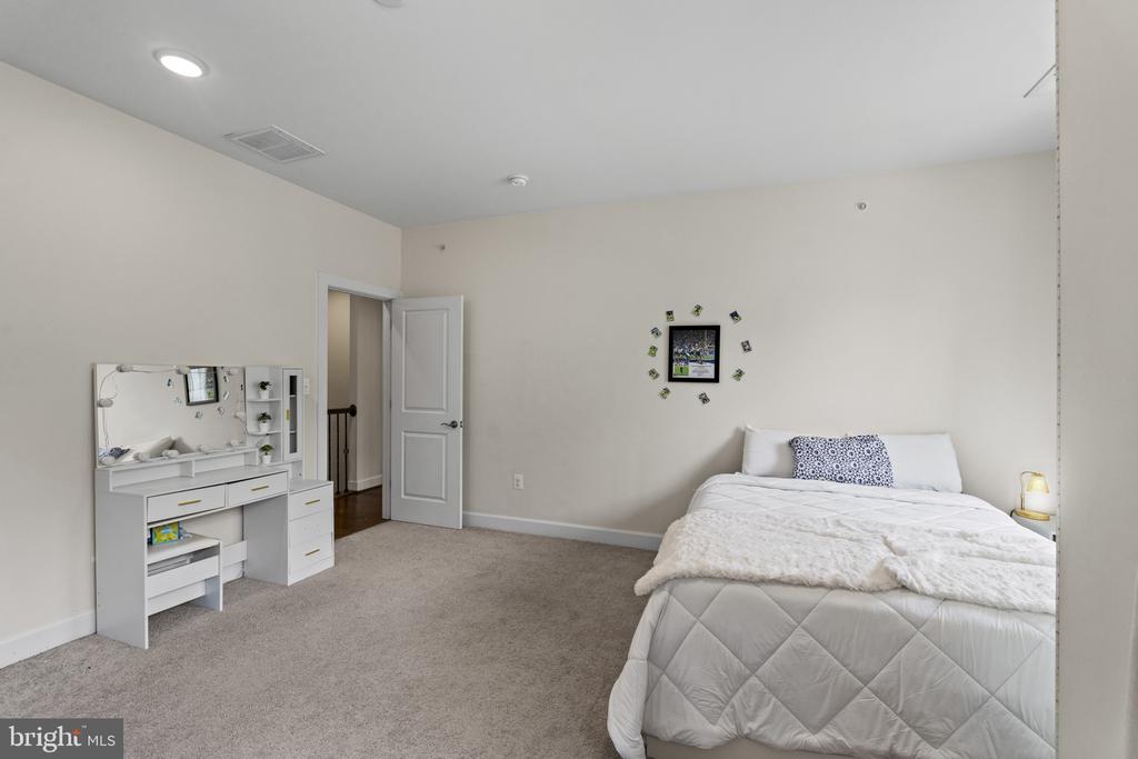 2609 VARDON LANE