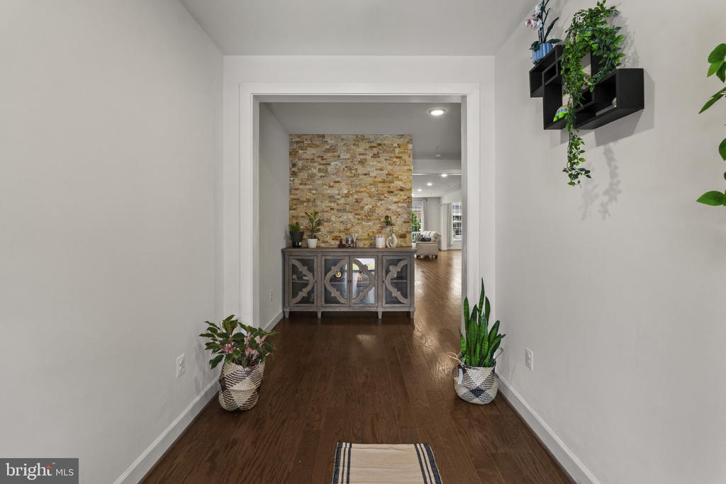 2609 VARDON LANE