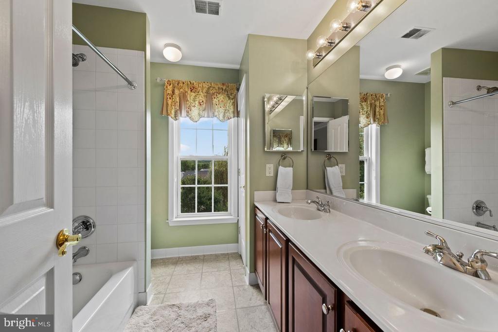 8229 MICHAELS RDG RIDGE