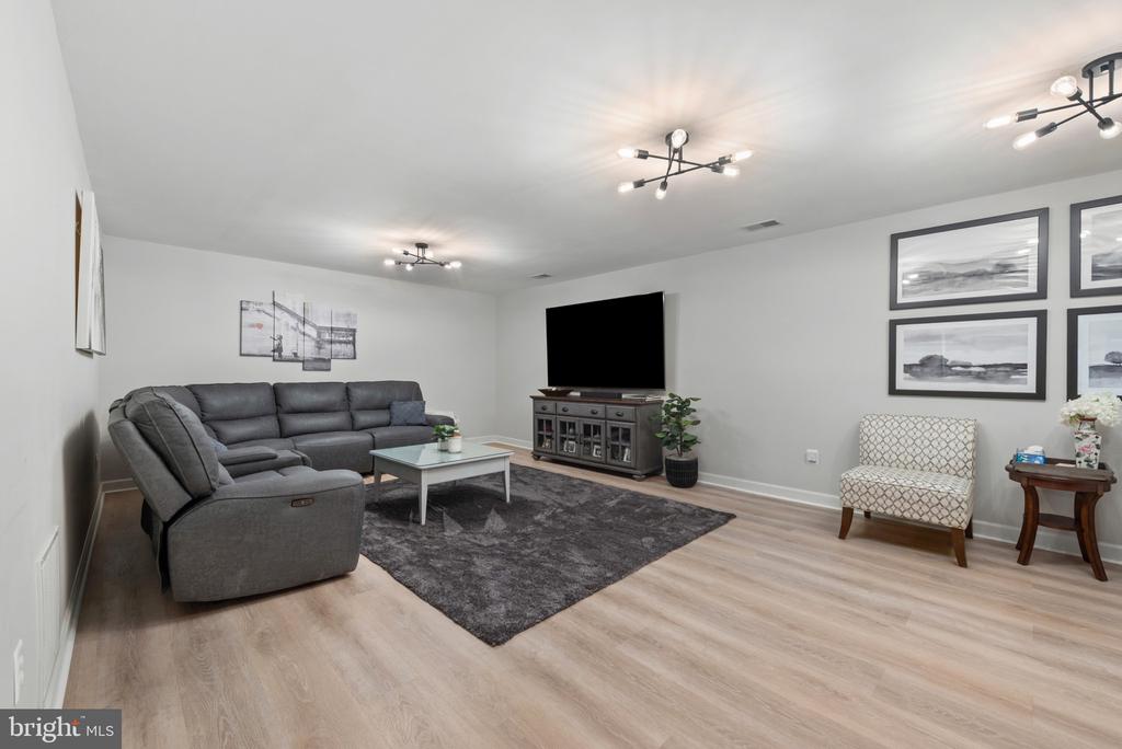 5427 SIMPKINS COURT