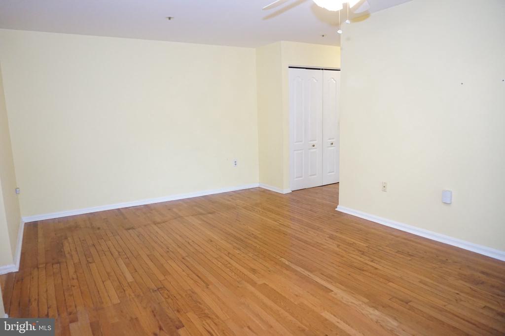8397 MONTGOMERY RUN ROAD Unit: G