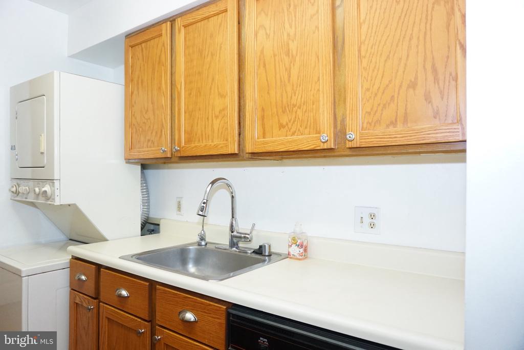 8397 MONTGOMERY RUN ROAD Unit: G