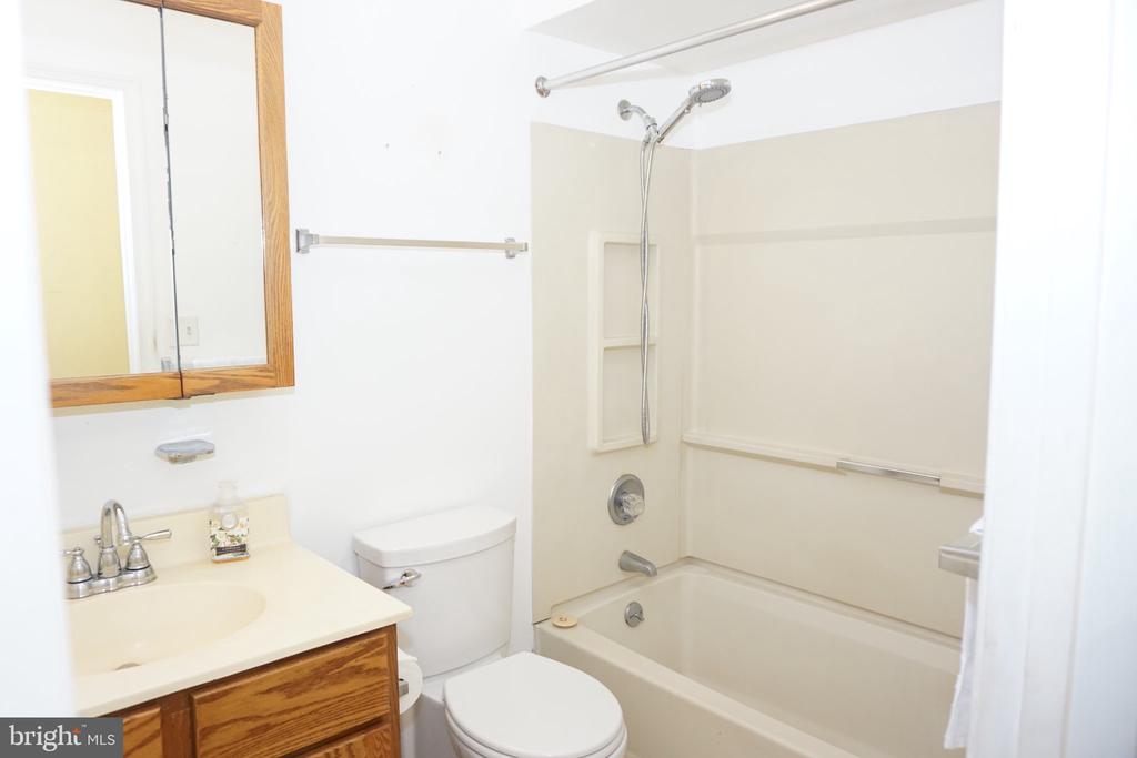 8397 MONTGOMERY RUN ROAD Unit: G