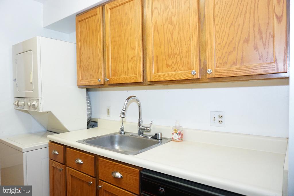 8397 MONTGOMERY RUN ROAD Unit: G