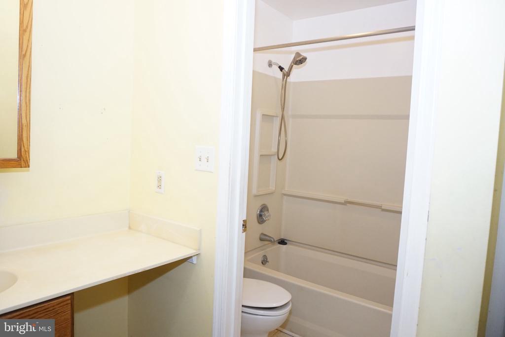 8397 MONTGOMERY RUN ROAD Unit: G